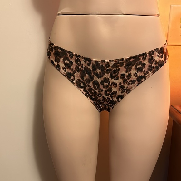 Aerie Longline Plunge Leopard Ring Bikini Top & Swim Choose Bikini Size
Set M - Picture 6 of 14